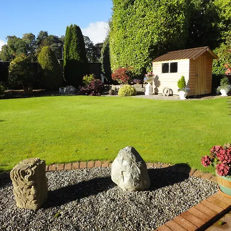Tree Tops Bed & Breakfast 4*